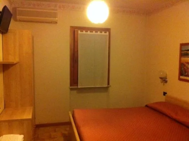 Hotel Fraderiana Torri Del Benaco 2*,  Italy