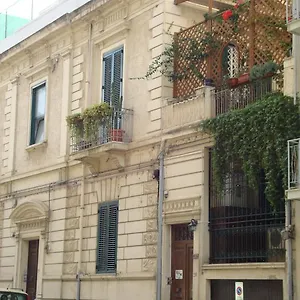  Bed & Breakfast La Maison Des Livres Italy